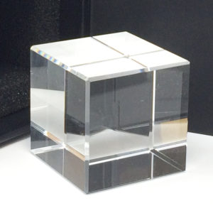 Gravez en 3d dans un cube votre logo ou votre slogan d'entreprise
