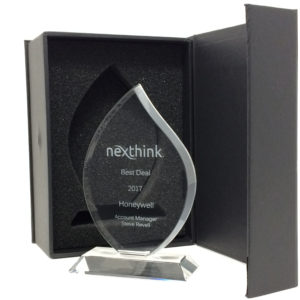 Trophée gravé en verre en forme de flamme