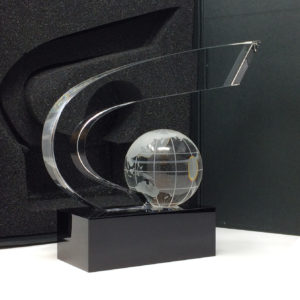 Trophée coupe prestige avec son globe sur socle noir