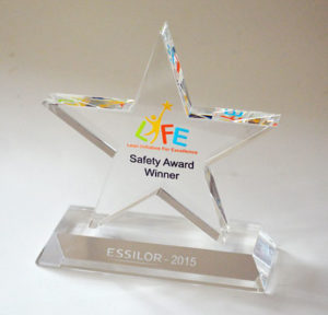 trophée en verre en forme d'étoile personnalisable